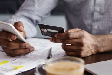 تطبيق-مصادقة-ثنائية-على-أندرويد-يقوم-بسرقة-الحسابات-المصرفية