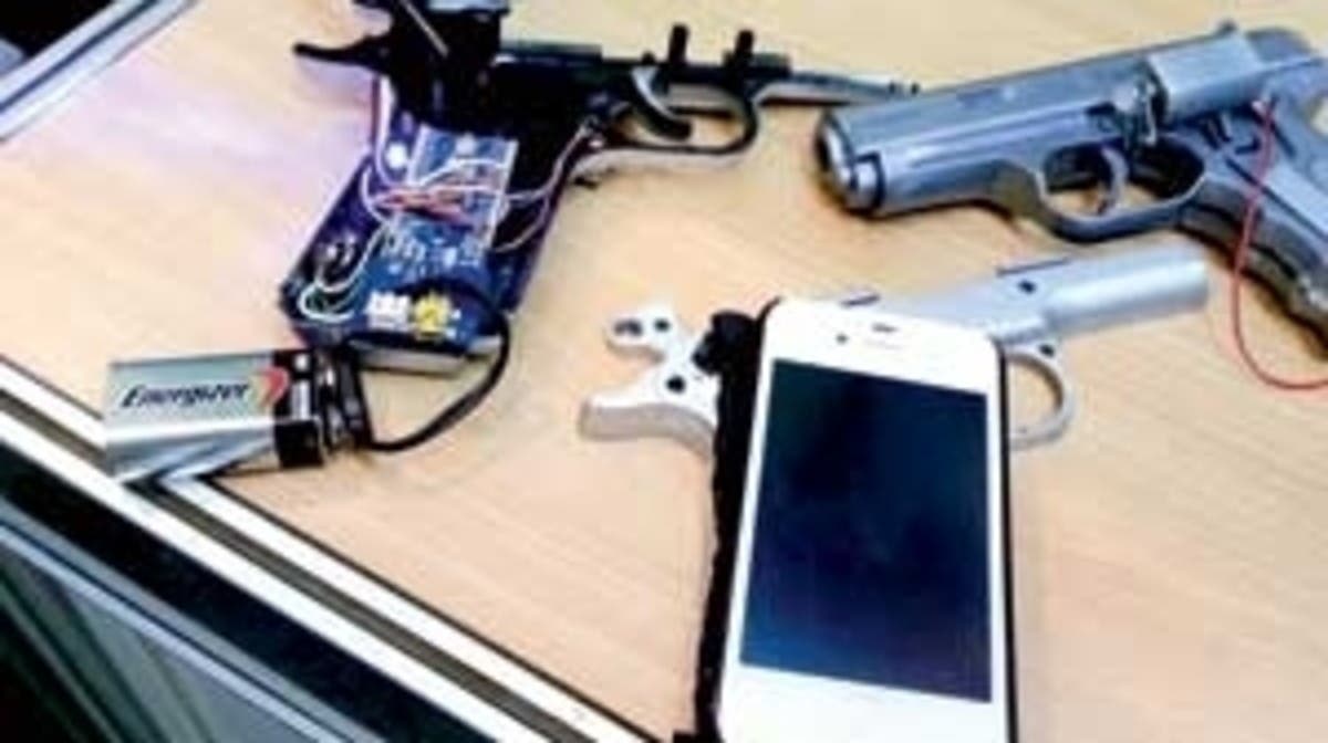 مسدس-“ذكي”-لا-يقبل-إلا-ضغطة-معينة-على-الزناد