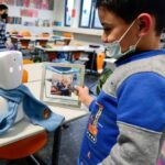 روبوت-ينقذ-طفلا.-منعه-المرض-من-الحضور-للمدرسة